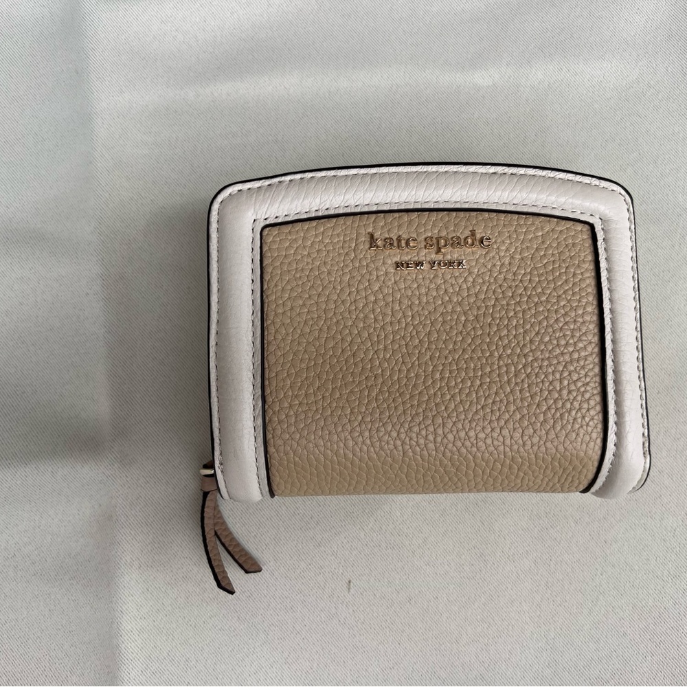 Kate Spade Tan and White Women'sWallet